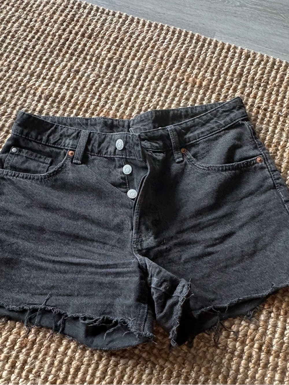 black 90s boyfriend shorts low waist